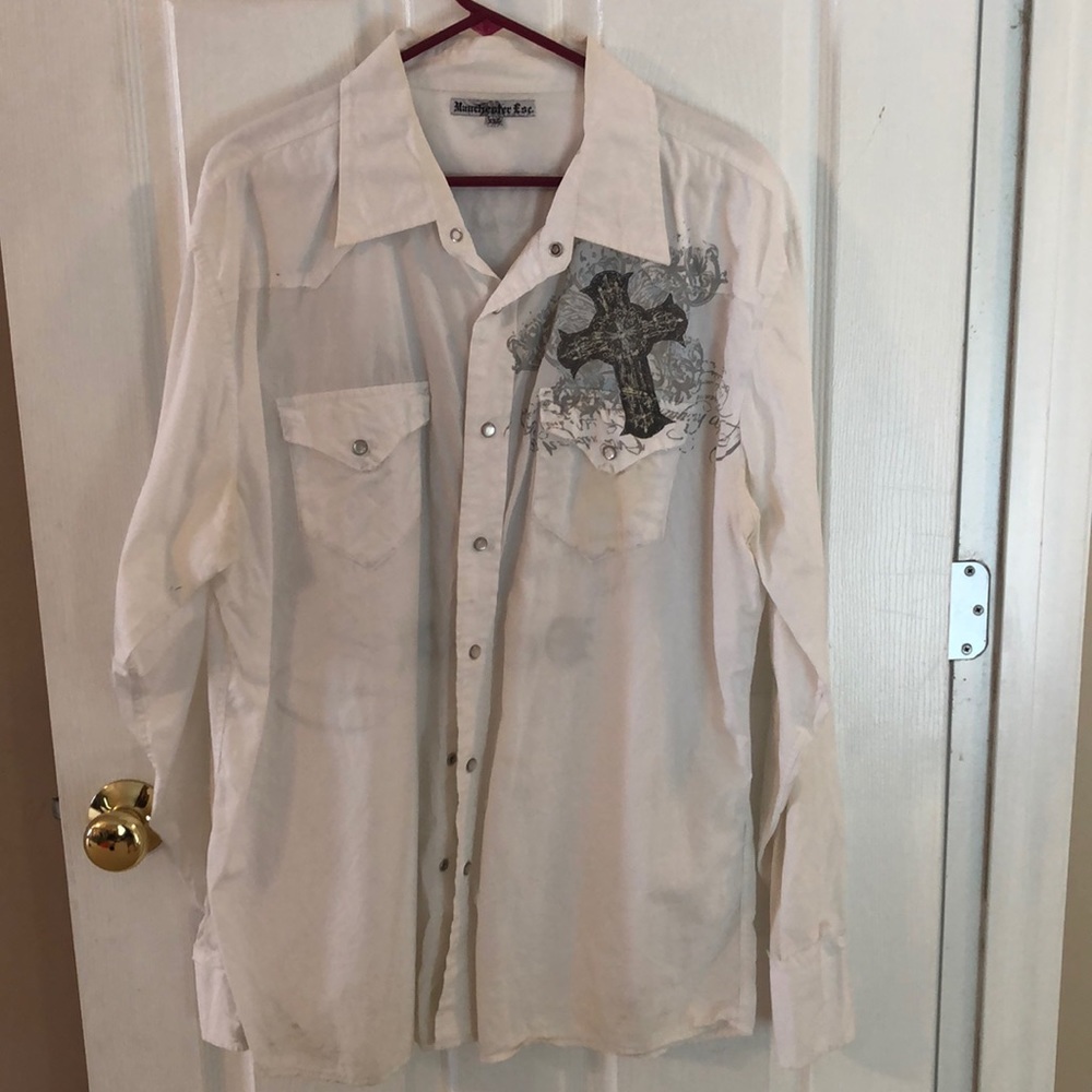 Manchester Esc. button up